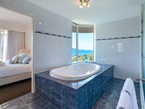 Luxury Apartment | Bathroom | Towels