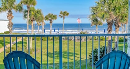 Amazing Ocean Sunrise Views! Balcony Overlooks Oceanfront Pool, Beach Access, $300 in Free Tickets