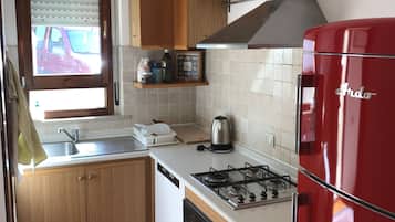 Réfrigérateur, four, plaque de cuisson, lave-vaisselle