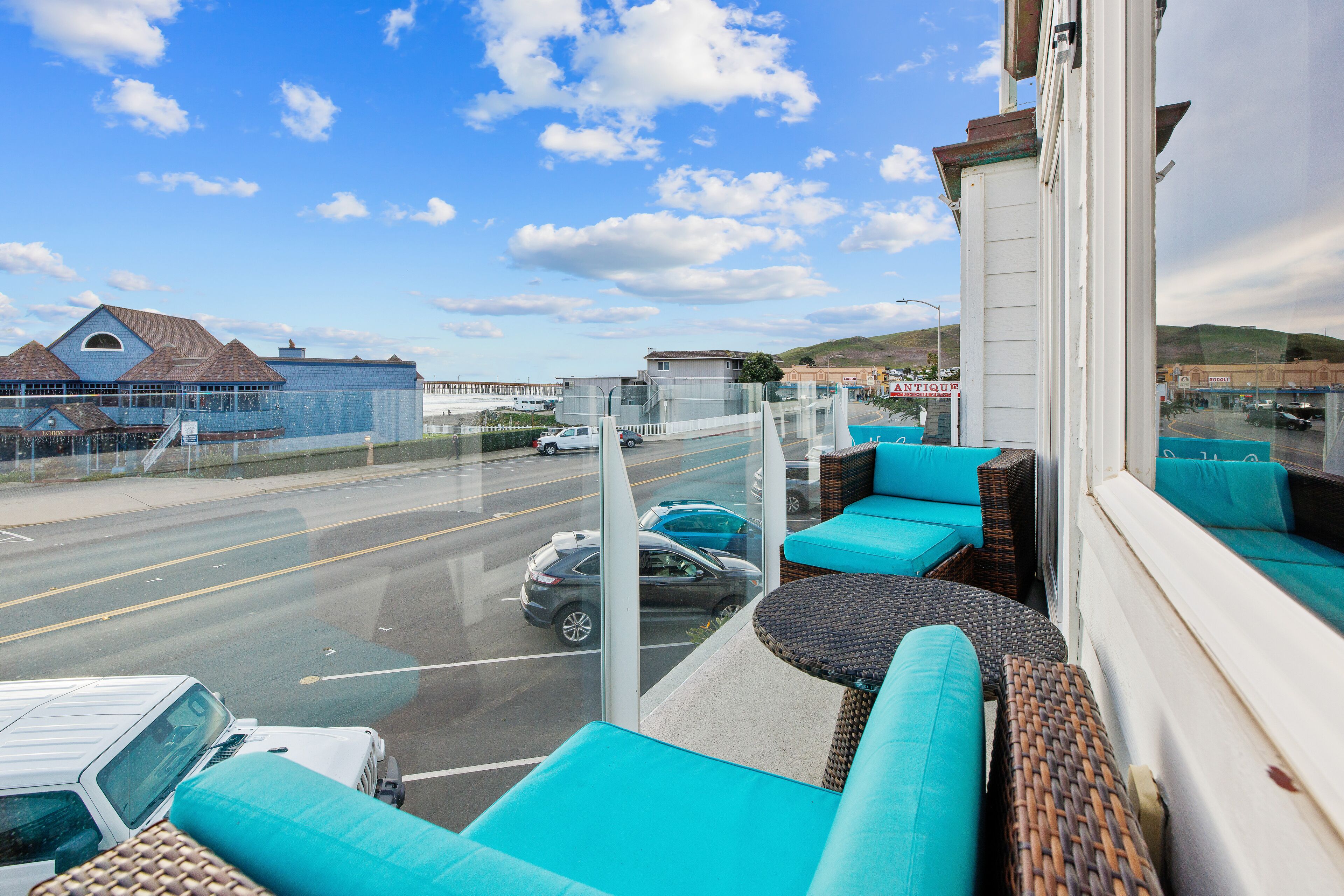 Dog-friendly suite with incredible ocean views, private balcony, & a firepit