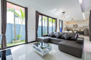 Villa | Floor plan - 4 Bedroom Modern Pool Villa BL10 (Hua Hin)