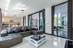 Villa | Floor plan - 4 Bedroom Modern Pool Villa BL10 (Hua Hin)