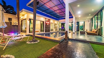 Villa | Garden view