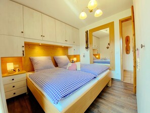 1 chambre, fer et planche à repasser, accès à Internet, literie fournie
