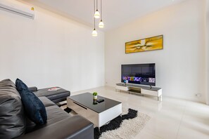 32-inch LCD TV with digital channels, TV - 3 Bedroom Pool Villa BL2 (Hua Hin)