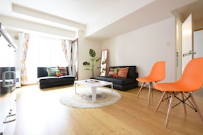 Family Room | 2 bedrooms, blackout drapes, iron/ironing board, free WiFi