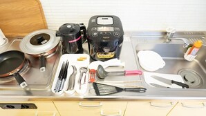 A kitchen counter with a rice cooker, a frying pan, and various utensils. - AMS TOWER (Sapporo)