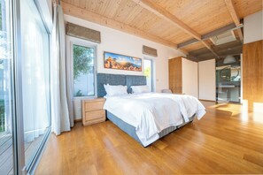 3 bedrooms, in-room safe, desk, iron/ironing board