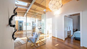 3 bedrooms, in-room safe, desk, iron/ironing board