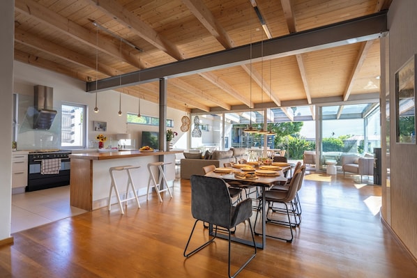 Dining - Villa Verdot – Exclusive Holiday Home with Heated Pool, Playground & BBQ Terrace (Bergvliet)