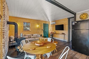 Una Smart TV, un reproductor de DVD