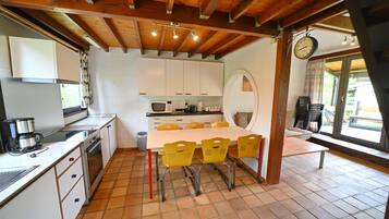 Réfrigérateur, micro-ondes, four