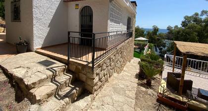 House located in front of the sea, 5 minutes from the Coveta cove.