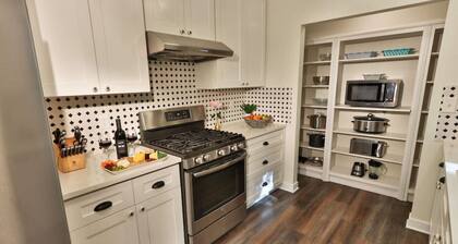 The Pines, Newly Remodeled Lodge-Style Home in Quiet Cul-de-Sac