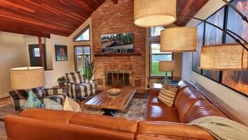 Televisor i llar de foc