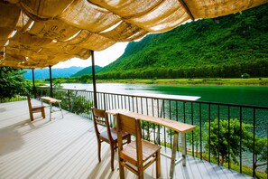 家庭房, 阳台, 河景 | 阳台