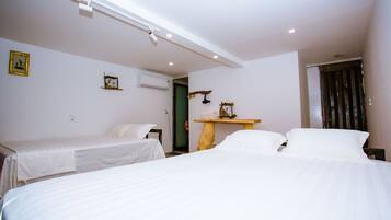 Familiekamer, balkon, uitzicht op rivier | Geluiddichte muren, gratis wifi, beddengoed