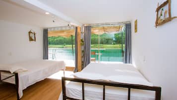 Familiekamer, balkon, uitzicht op rivier | Geluiddichte muren, gratis wifi, beddengoed