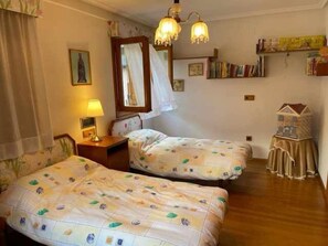 4 chambres, fer et planche à repasser