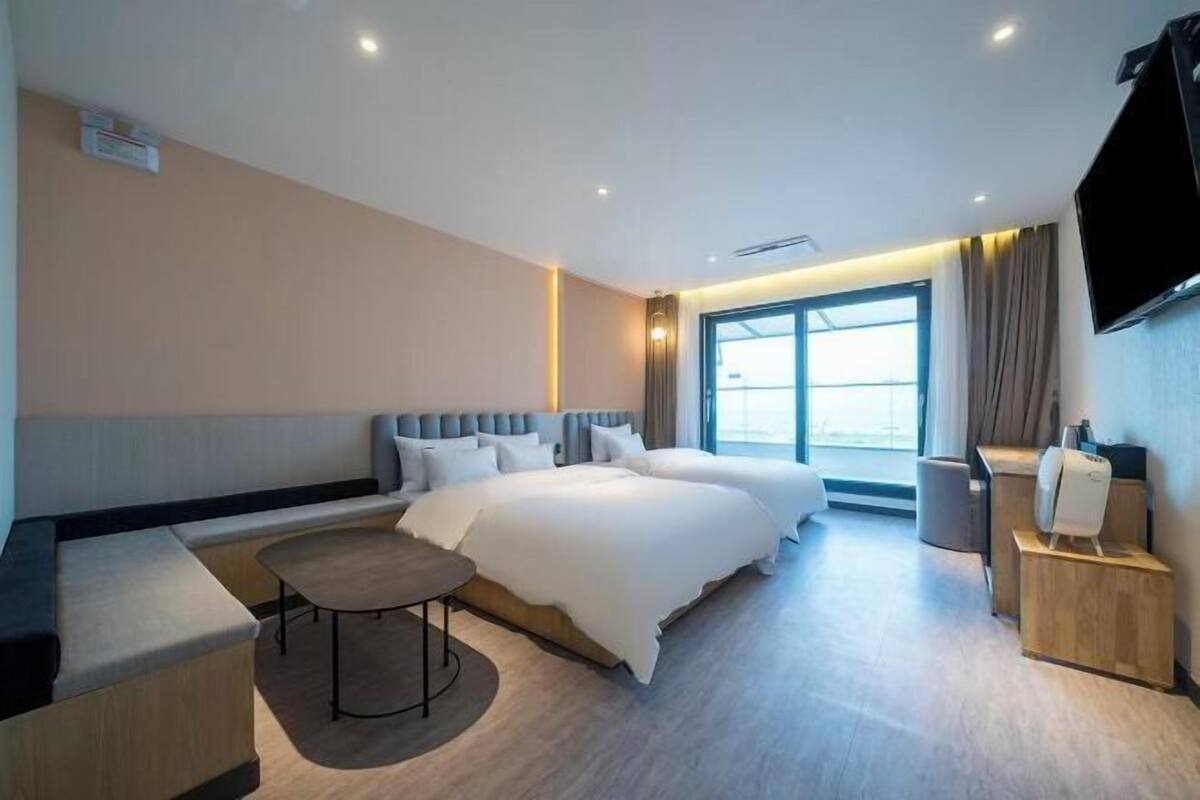 Individually decorated, individually furnished, desk, free WiFi