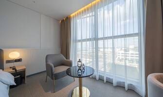 Standard | Individualmente decorados, individualmente mobiliados, escrivaninha