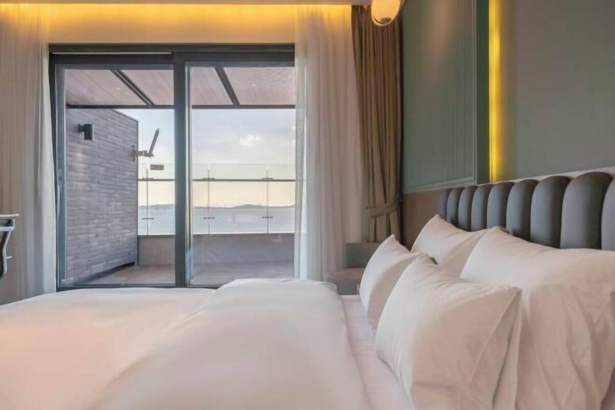 Individually decorated, individually furnished, desk, free WiFi