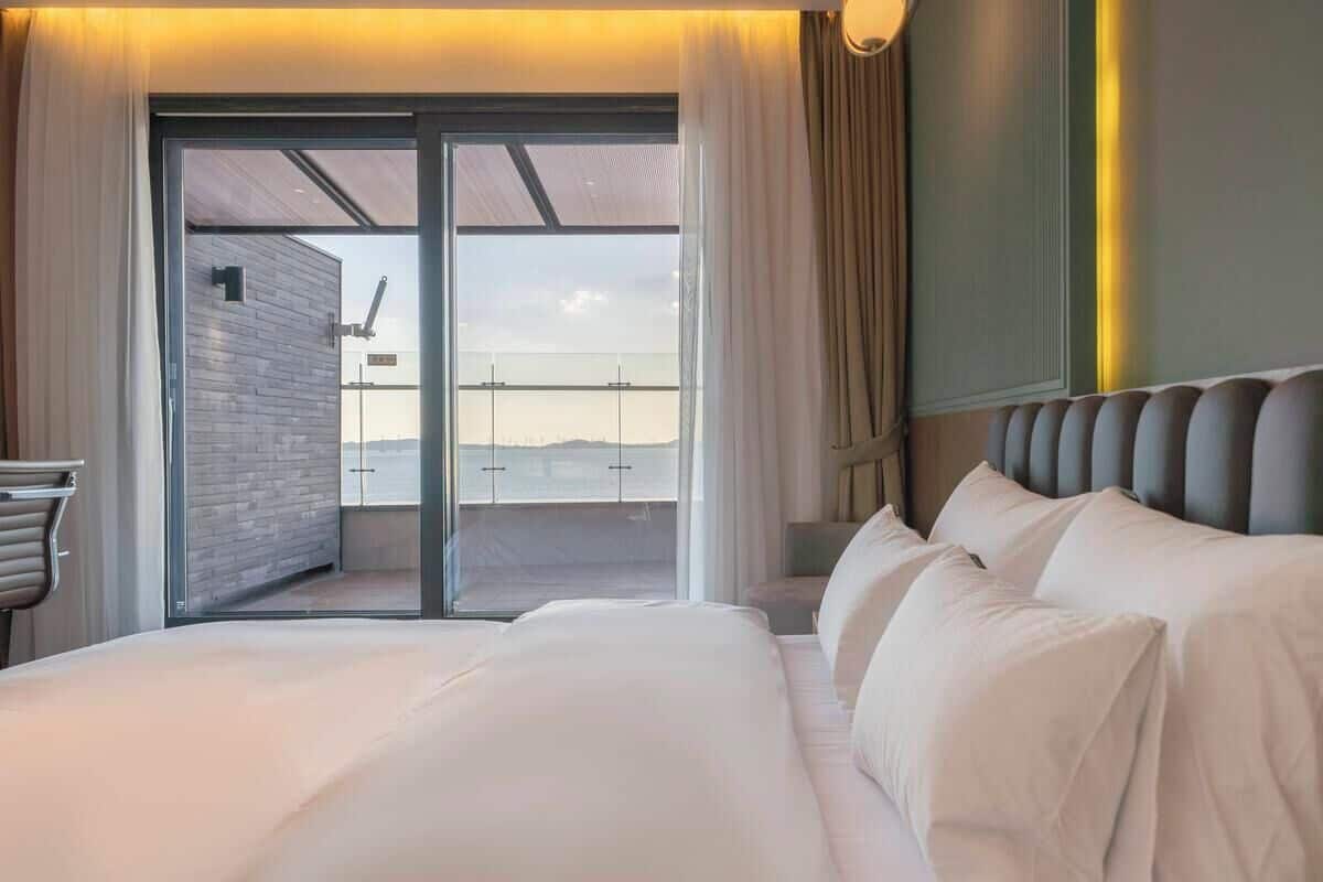 Individually decorated, individually furnished, desk, free WiFi