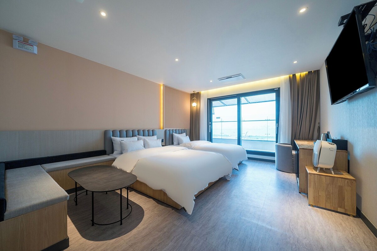 WiFi (free), individually decorated, individually furnished, bed sheets
