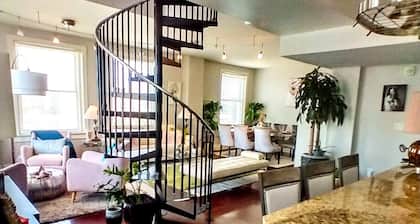 Lush Rooftop Terrace City views A luxurious stay in Central Downtown Area