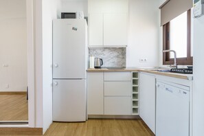 Køleskab, mikrobølgeovn, kaffe-/temaskine