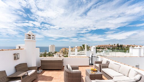 Beautiful views family townhouse steps from the BEACH REF018