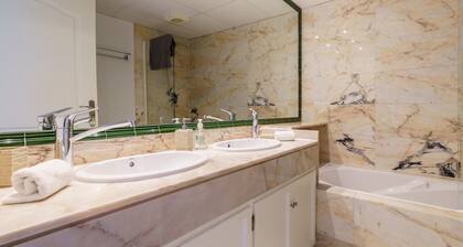 Beautiful views family townhouse steps from the BEACH REF018