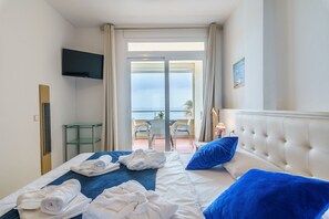 Tabla de planchar con plancha, wifi gratis, ropa de cama