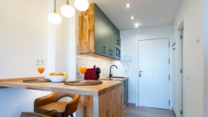 Fridge, microwave, coffee/tea maker, electric kettle