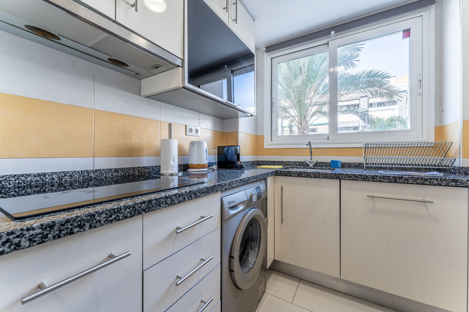 Kühlschrank, Mikrowelle, Ofen, Geschirrspüler