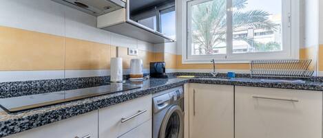 Refrigerador, microondas, horno, lavavajillas