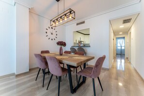 Dining - Superb Location Beachfront , 3 bed with terrace REF044 (Fuengirola)