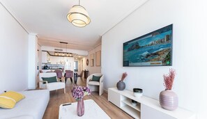 TV - Superb Location Beachfront , 3 bed with terrace REF044 (Fuengirola)