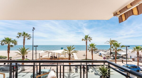 Property grounds - Superb Location Beachfront , 3 bed with terrace REF044 (Fuengirola)