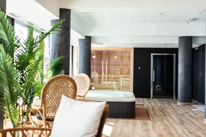 Couples treatment rooms, body treatments, body wraps, facials, massages