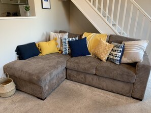 Living area - The Lookout, cottage in the heart of Mumbles (Mumbles)