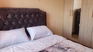 2 bedrooms, desk, free WiFi, bed sheets