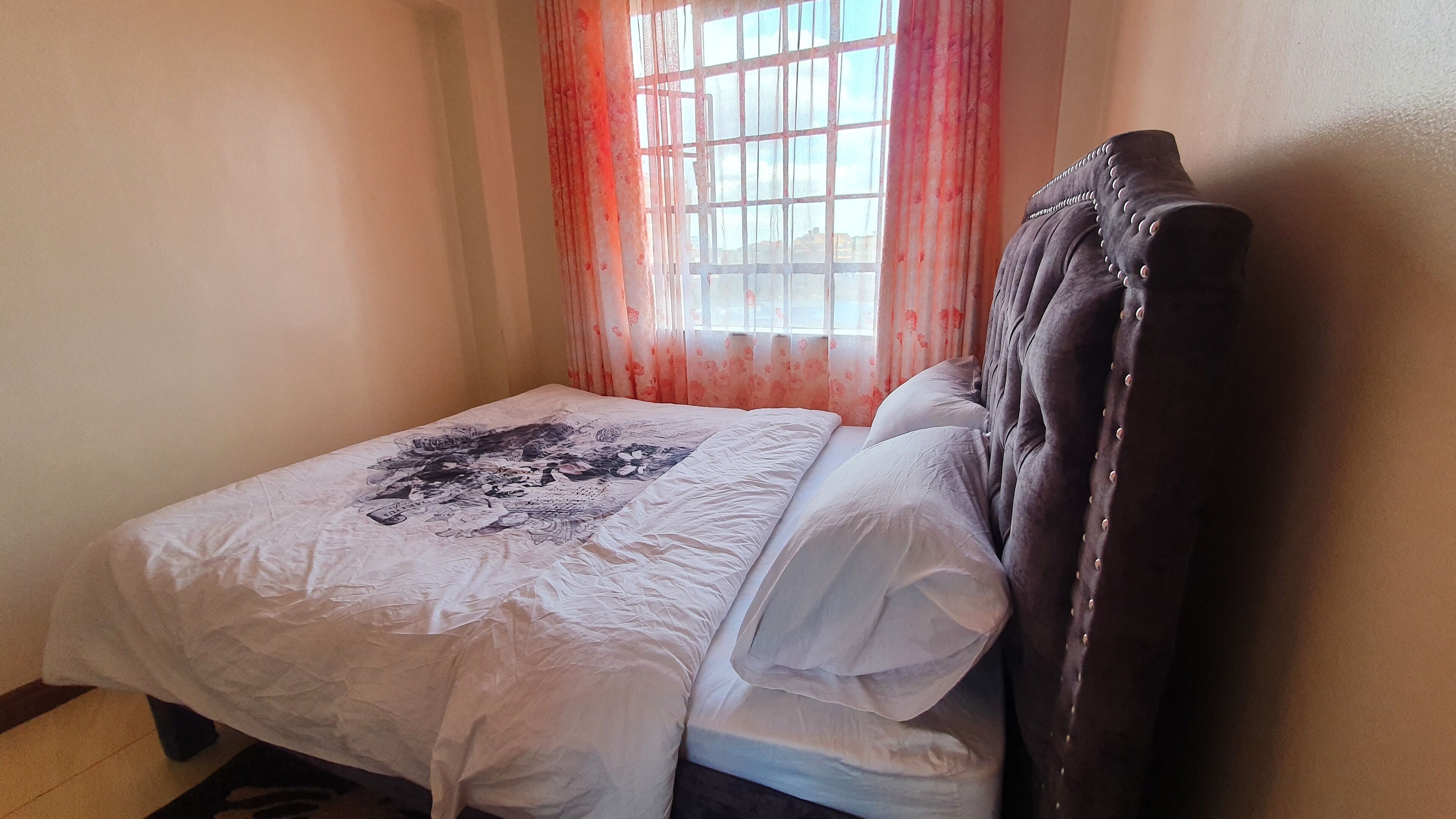 2 多间卧室、办公桌、免费 WiFi、床单