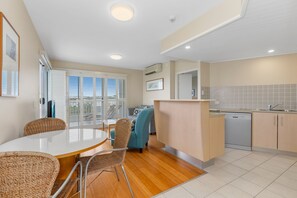 Interior - The Pool Resort Kingscliff - 1 BR Spa Suite (7220) - Holiday Management Co. (Tweed)