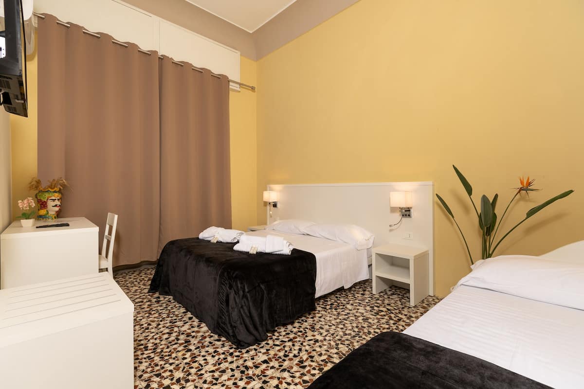 Senior Room | Egyptian cotton sheets, premium bedding, down comforters