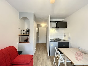Fridge, microwave, stovetop, coffee/tea maker