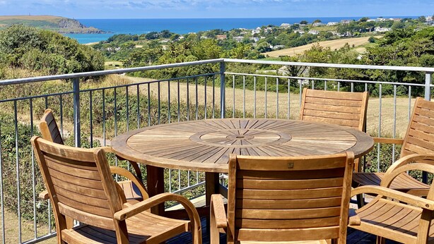 Outdoor dining - Trewint Hill -  a detached house that sleeps 12 guests  in 6 bedrooms (Rock)