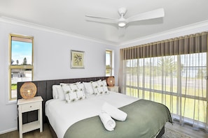 4 bedrooms, WiFi, bed sheets