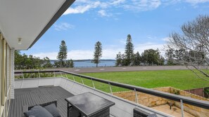 Terrace/patio - Sunset Lake House - Pool, Lake Views & Beach (The Entrance North)