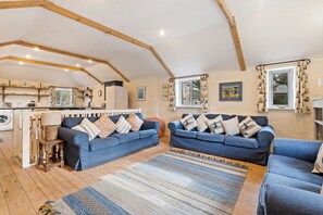 Smart TV, fireplace, DVD player